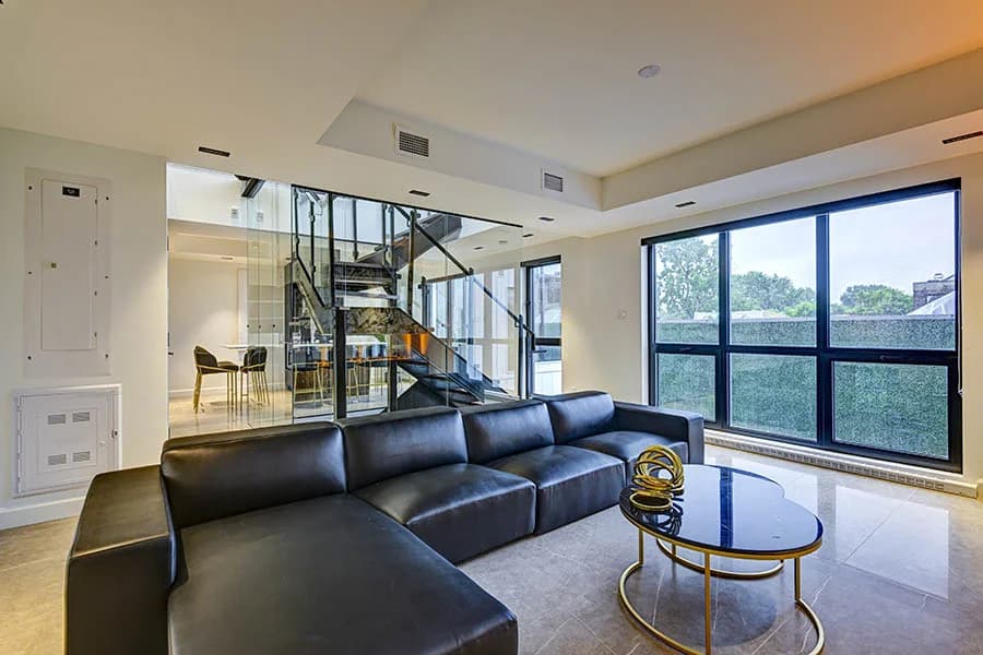Clubhaus Executive Penthouse — living room