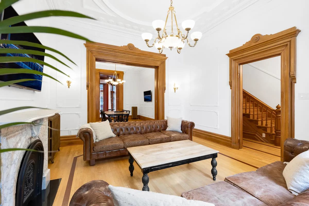 Luxury Downtown Mansion — property photo 1