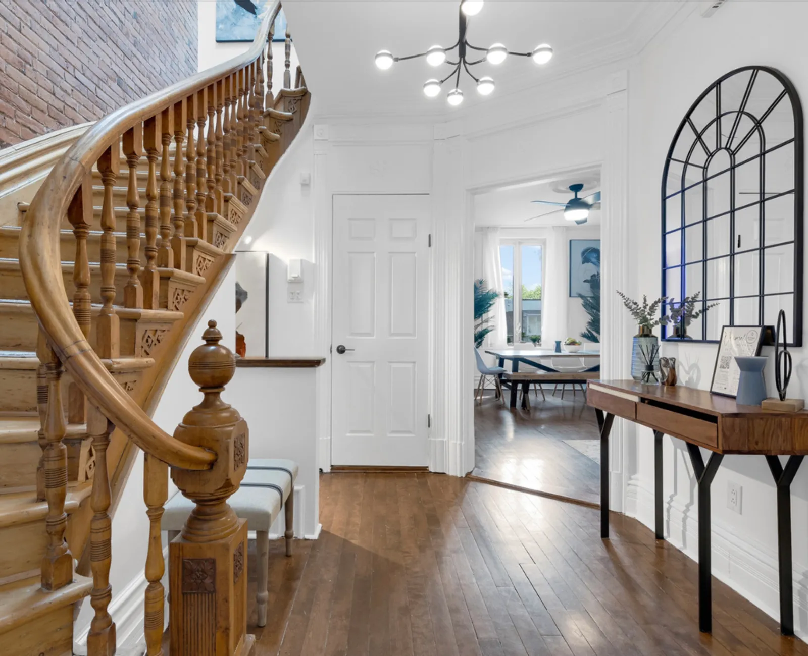 Victorian Downtown Getaway — property photo 1